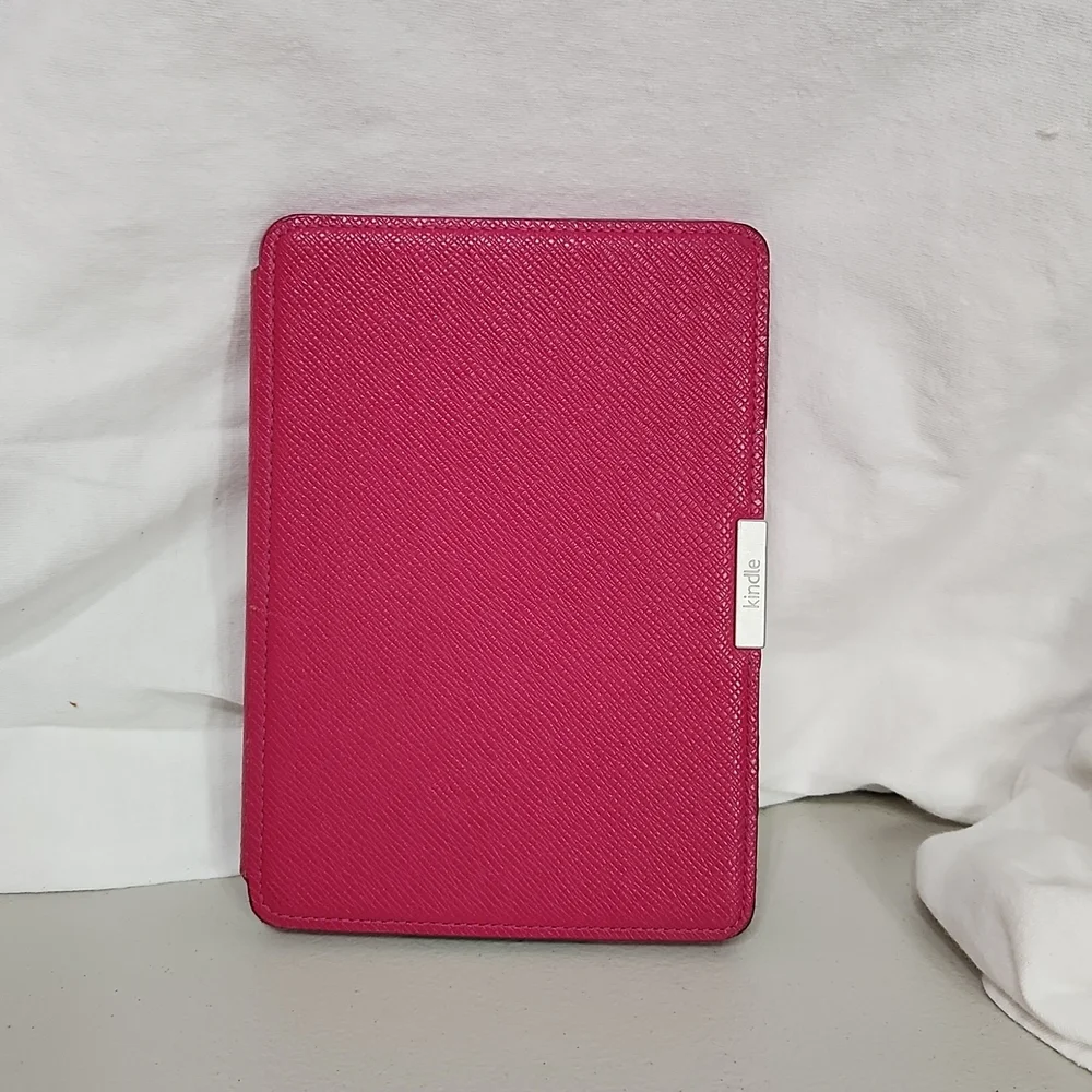 Kindle Case Textured Raspberry Color Magnetic Closure - Picture 2 of 8
